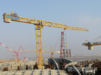 中聯(lián)重科超大噸位塔機(jī)揚(yáng)帆出海，中國制造再創(chuàng)科威特施工新紀(jì)錄