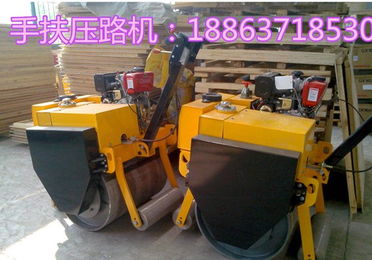 中國工程機(jī)械新銳 山東省鼑城機(jī)械設(shè)備公司大輪手扶壓路機(jī)引領(lǐng)高效施工